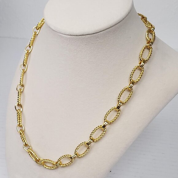 High Quality Geometry Stainless Steel Necklace in Golden Color - Picture 3 of 4